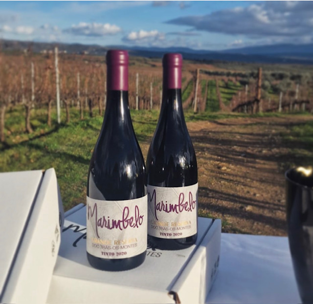 Grande Reserva Wein, hergestellt von der Familie Cadavez Barreira, Valongo Das Meadas Mirandela.
Wie es die Tradition vorschreibt, nationale Kasten